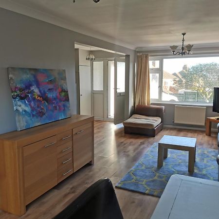 Bargain Rooms In Уеймут Екстериор снимка