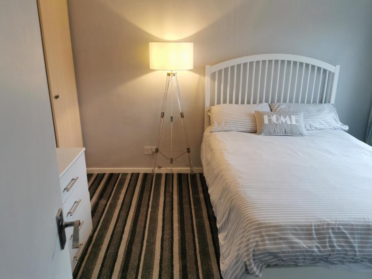 Bargain Rooms In Уеймут Екстериор снимка